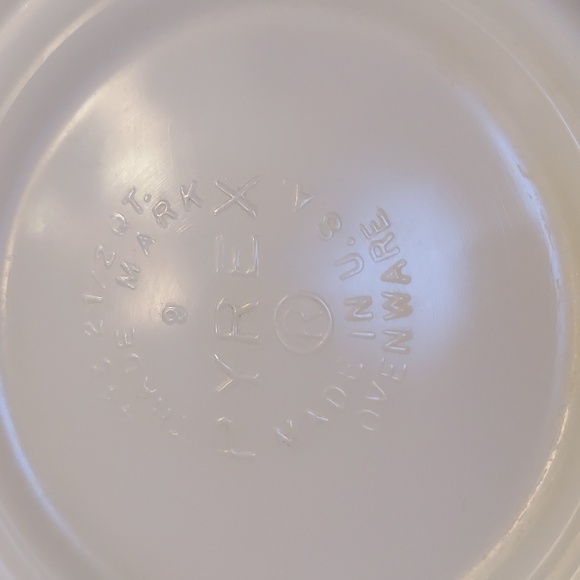 🔥FINAL SALE🔥 Pyrex pink Gooseberry bowl 🥣. - Picture 3 of 15